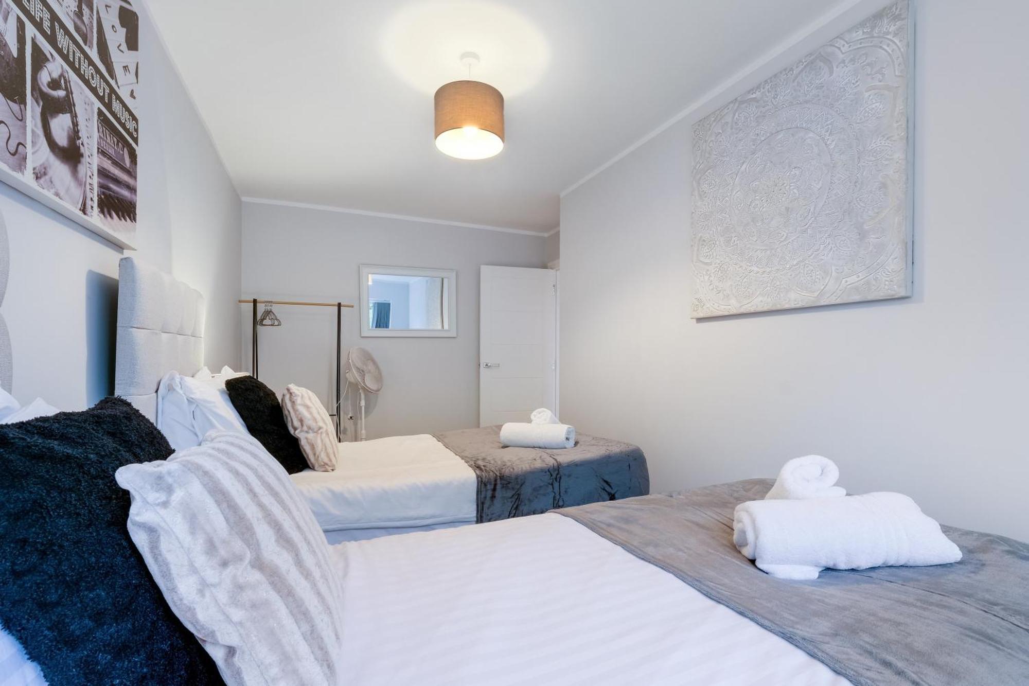 2 Bedroom Penthouse With Parking High Wycombe By 360Stays Exterior foto