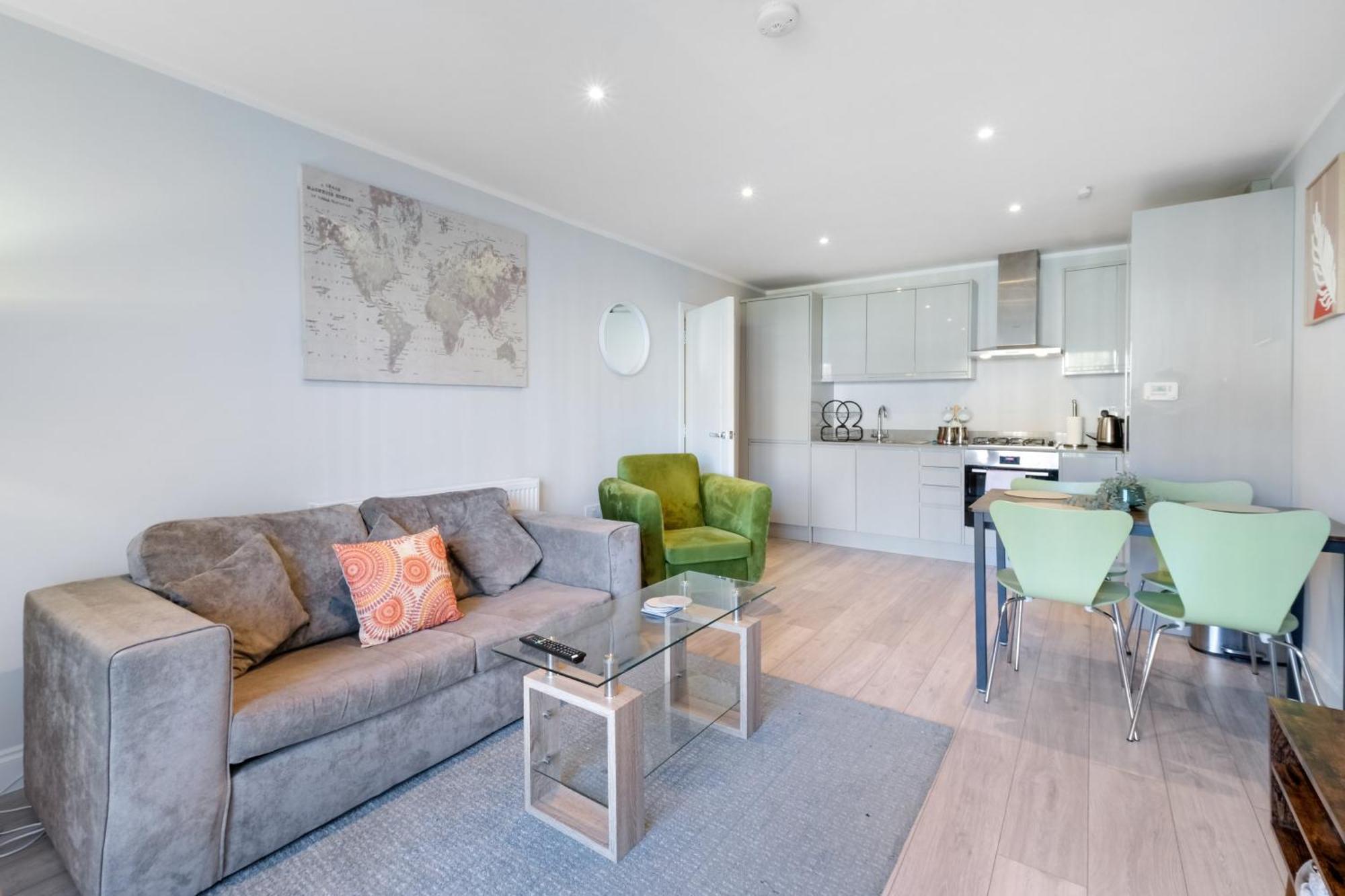 2 Bedroom Penthouse With Parking High Wycombe By 360Stays Exterior foto